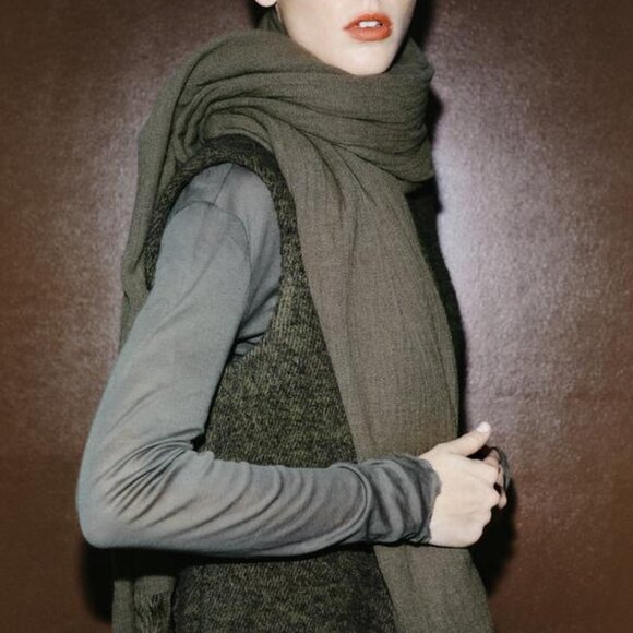 NWT UNISEX KHAKI WOOL AND COTTON BLEND SCARF